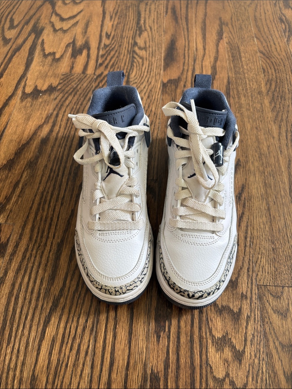 Kids Nike Jordan low top sneakers, size 4